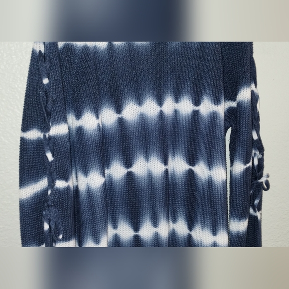 TORRID COLD-SHOULDER LACE-UP SLEEVE SWEATER, SIZE 00 ~ EXCELLENT CONDITION - Picture 6 of 16